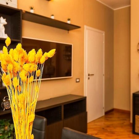 Sunny & Updated Flat With Panoramic City View 50M From M4 Stop Μιλάνο Εξωτερικό φωτογραφία