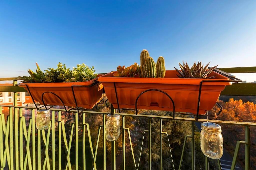 Sunny & Updated Flat With Panoramic City View 50M From M4 Stop Μιλάνο Εξωτερικό φωτογραφία