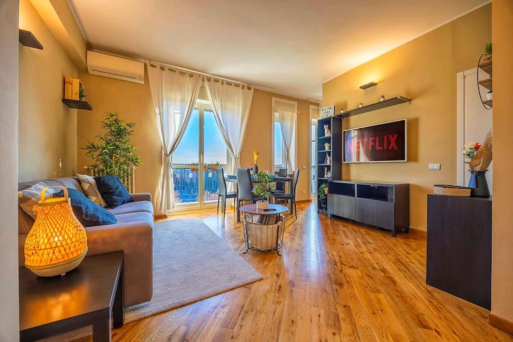 Sunny & Updated Flat With Panoramic City View 50M From M4 Stop Μιλάνο Εξωτερικό φωτογραφία