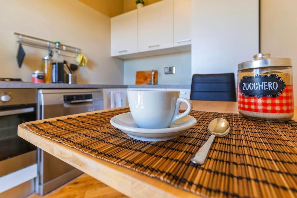 Sunny & Updated Flat With Panoramic City View 50M From M4 Stop Μιλάνο Εξωτερικό φωτογραφία