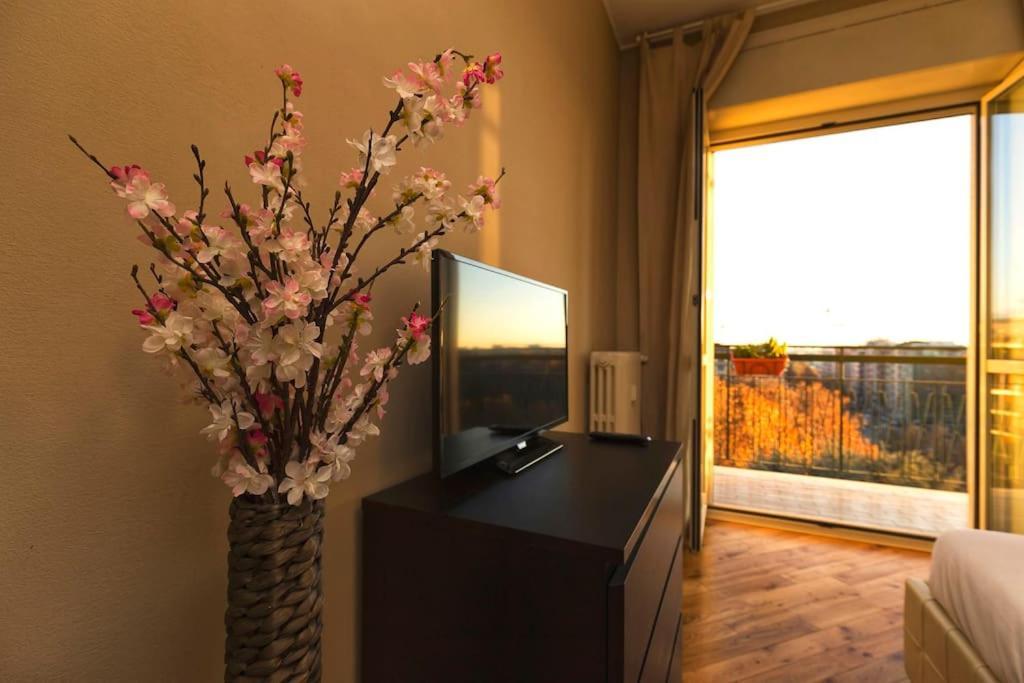Sunny & Updated Flat With Panoramic City View 50M From M4 Stop Μιλάνο Εξωτερικό φωτογραφία