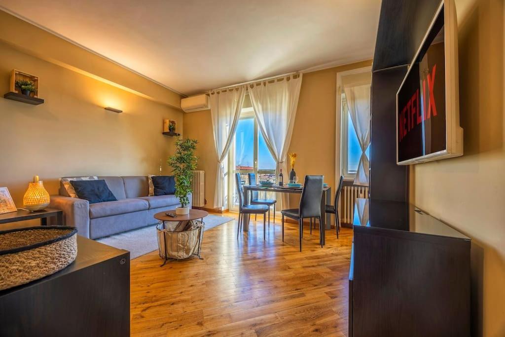 Sunny & Updated Flat With Panoramic City View 50M From M4 Stop Μιλάνο Εξωτερικό φωτογραφία